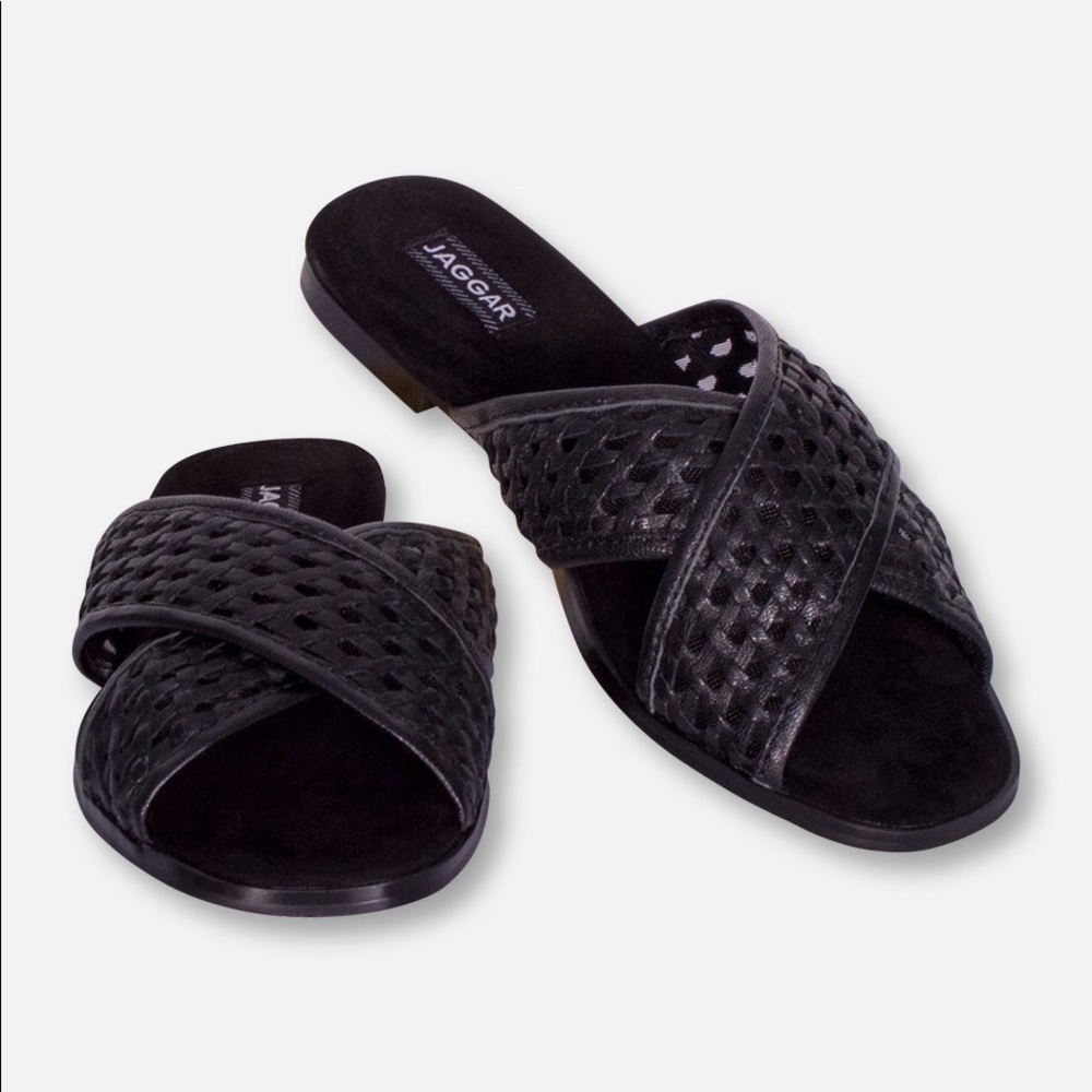 Jaggar Crossed Black Sandals.